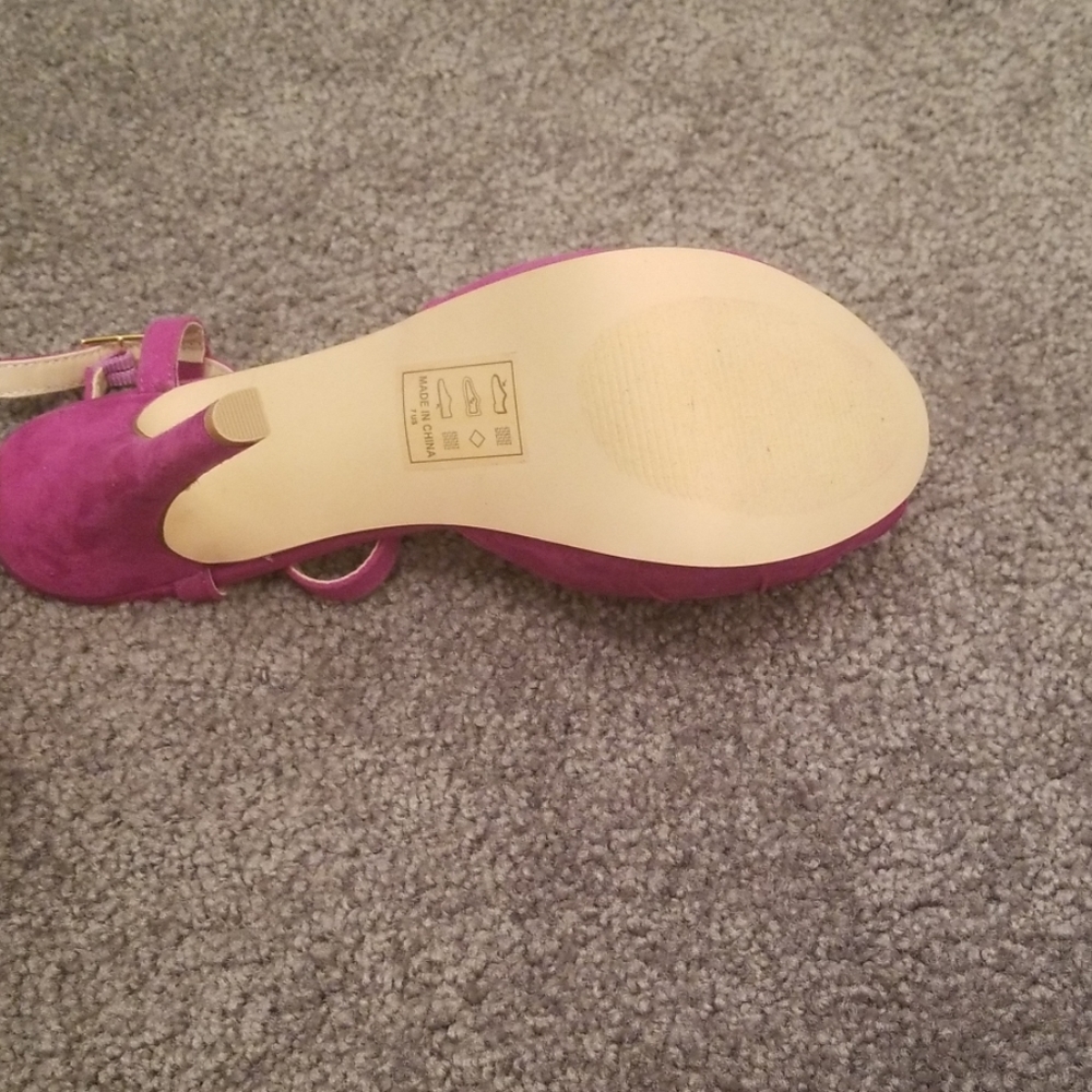 Heels - Picture 2 of 4